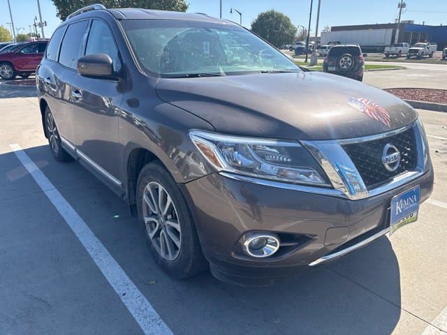 2016 Nissan Pathfinder SL — photo 1 of 10