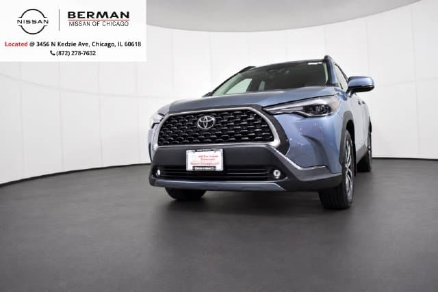 2023 Toyota Corolla Cross XLE — photo 1 of 40