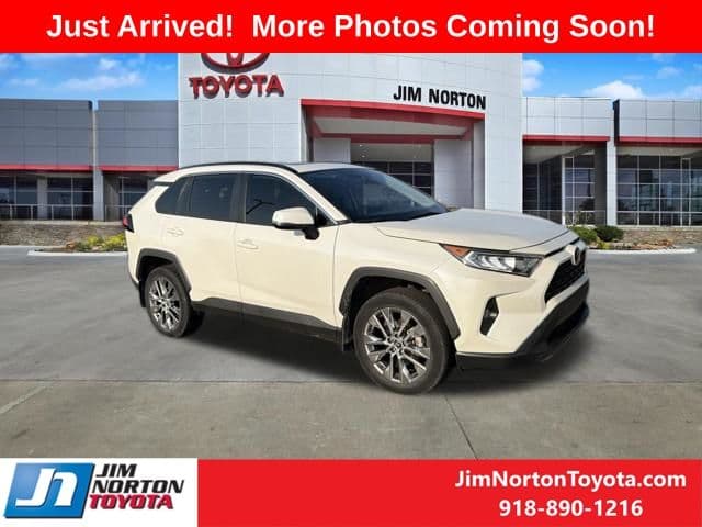2021 Toyota RAV4 XLE Premium — photo 1 of 12