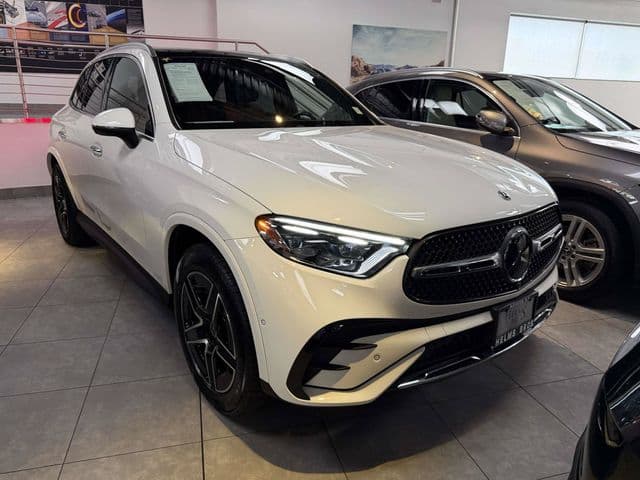 2023 Mercedes-Benz GLC GLC 300 — photo 1 of 30