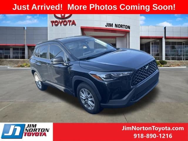 2022 Toyota Corolla Cross LE — photo 1 of 11