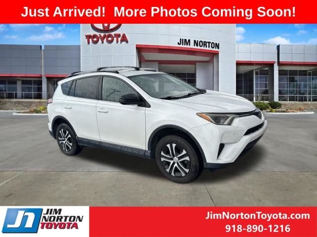 2018 Toyota RAV4 LE — photo 1 of 11