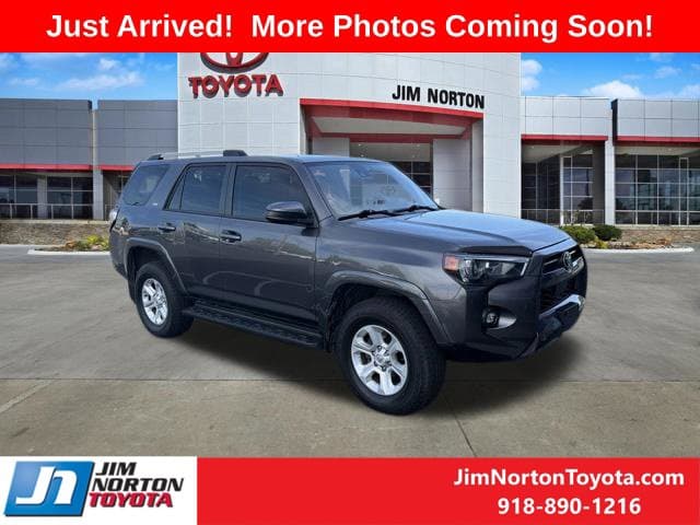 2022 Toyota 4Runner SR5 — photo 1 of 13