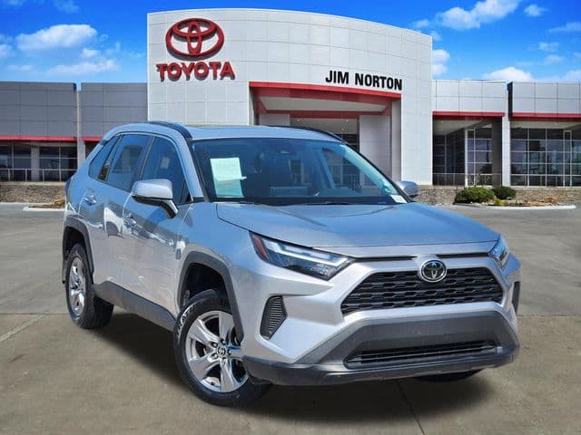 2024 Toyota RAV4 XLE — photo 1 of 33