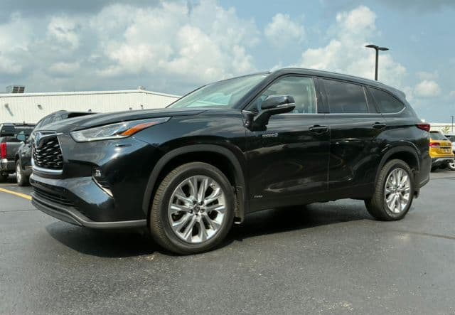 2021 Toyota Highlander Hybrid Limited — photo 1 of 6