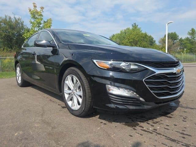2025 Chevrolet Malibu LT — photo 1 of 40