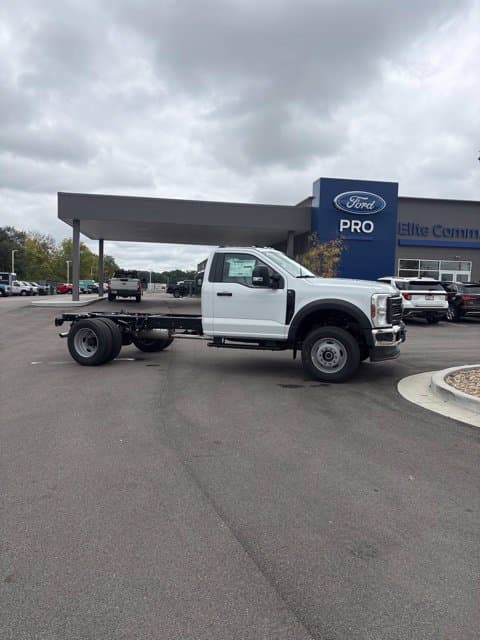 2027 Ford Super Duty F-600 DRW XL — photo 1 of 24
