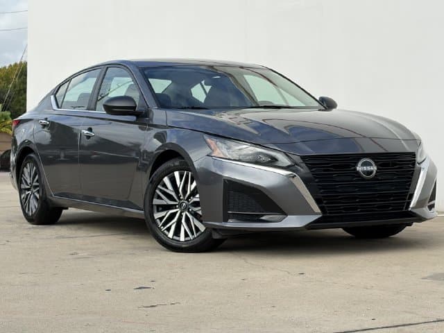 2025 Nissan Altima SV — photo 1 of 27