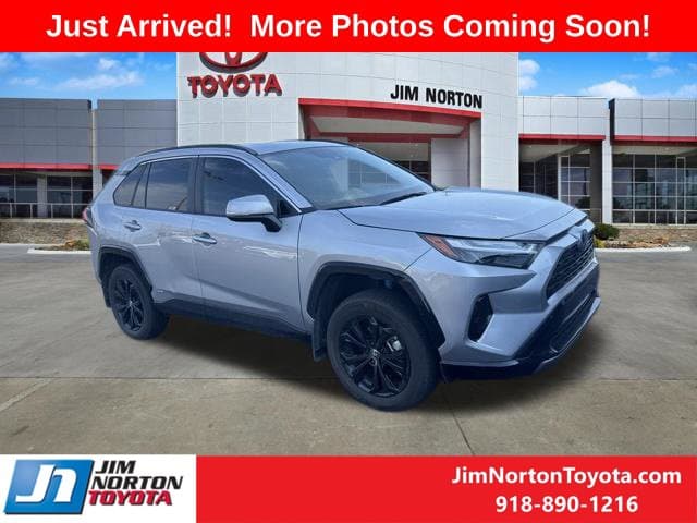 2024 Toyota RAV4 Hybrid SE — photo 1 of 14
