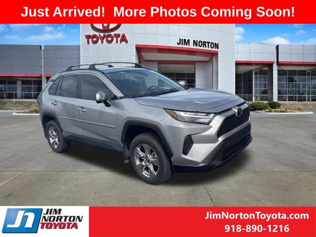 2022 Toyota RAV4 XLE — photo 1 of 12