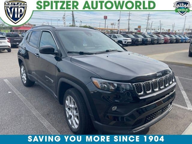 2023 Jeep Compass Latitude Lux — photo 1 of 2