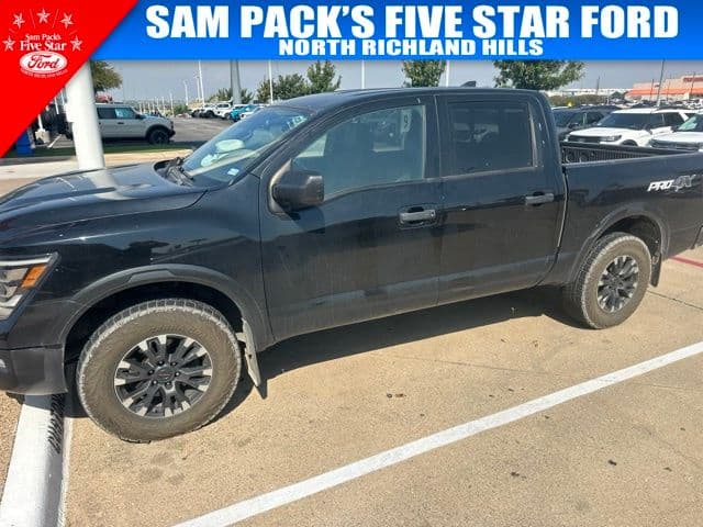 2022 Nissan Titan PRO-4X — photo 1 of 12