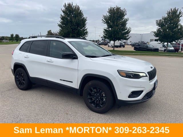 2023 Jeep Cherokee Altitude Lux — photo 1 of 13