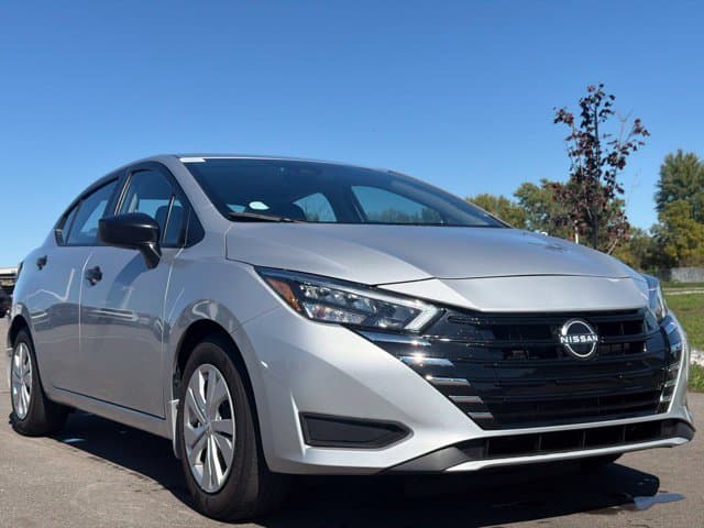 2025 Nissan Versa Base — photo 1 of 37