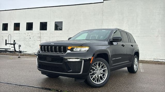 2027 Jeep Grand Cherokee Limited — photo 1 of 30