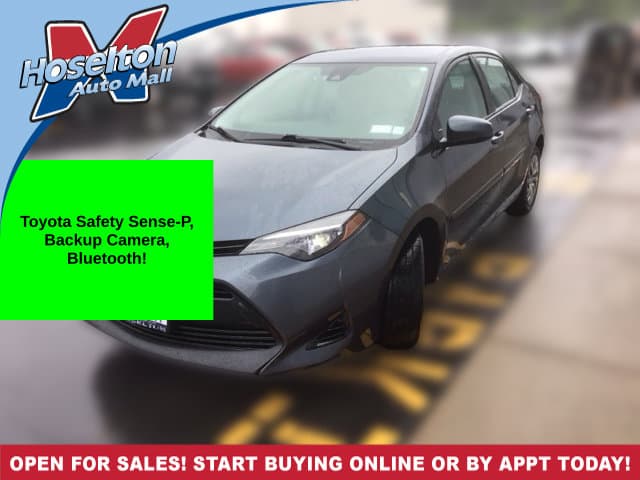 2018 Toyota Corolla LE — photo 1 of 2