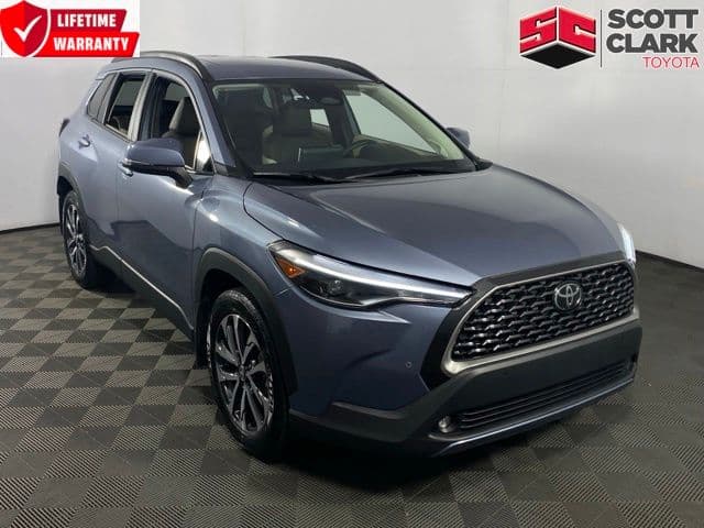 2023 Toyota Corolla Cross XLE — photo 1 of 28