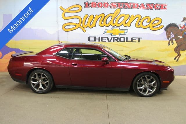 2017 Dodge Challenger SXT — photo 1 of 18