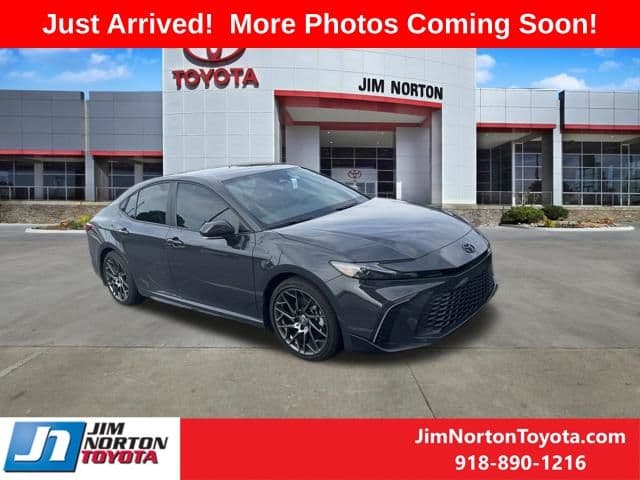 2026 Toyota Camry SE — photo 1 of 14