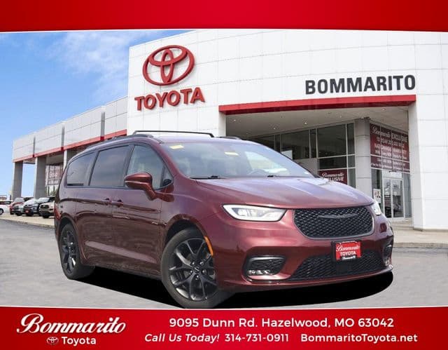 2021 Chrysler Pacifica Touring L — photo 1 of 28