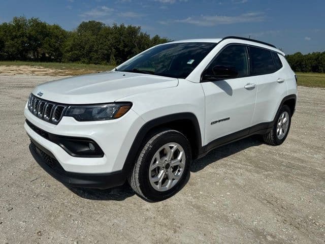 2025 Jeep Compass Latitude — photo 1 of 29
