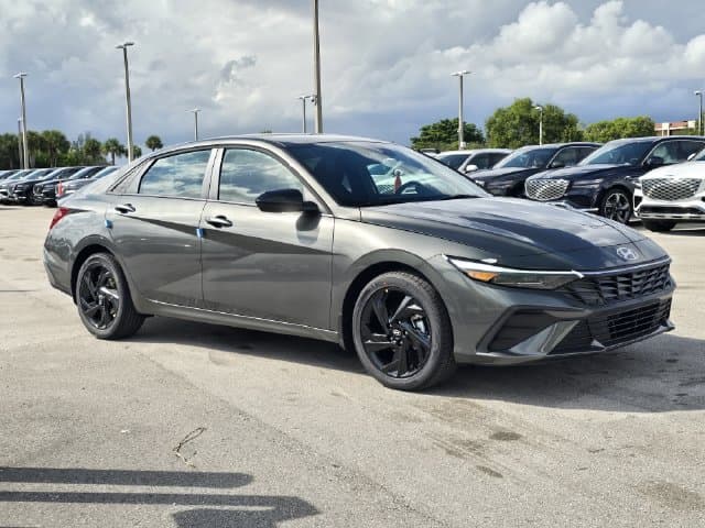 2026 Hyundai Elantra SEL Sport — photo 1 of 18