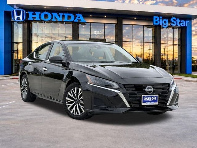 2025 Nissan Altima SV — photo 1 of 26