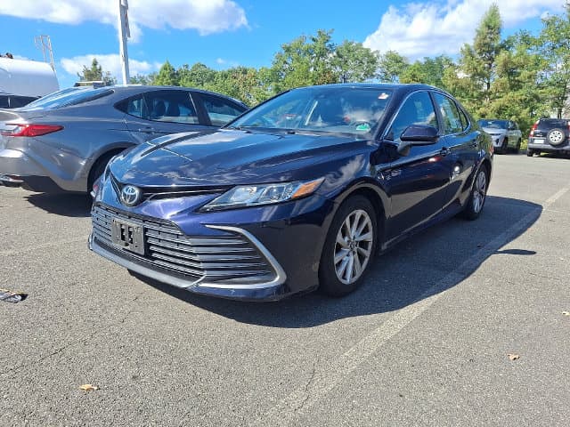 2022 Toyota Camry LE — photo 1 of 10