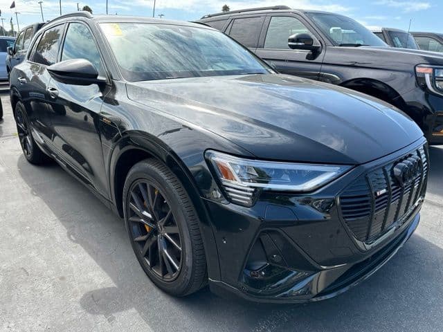 2023 Audi e-tron Prestige — photo 1 of 2