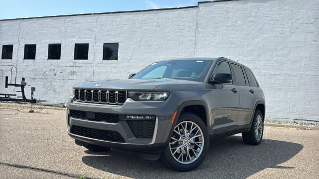2027 Jeep Grand Cherokee Limited — photo 1 of 30