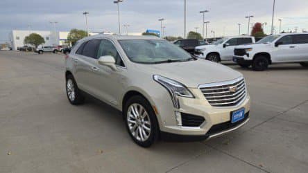 2017 Cadillac XT5 Platinum AWD — photo 1 of 10