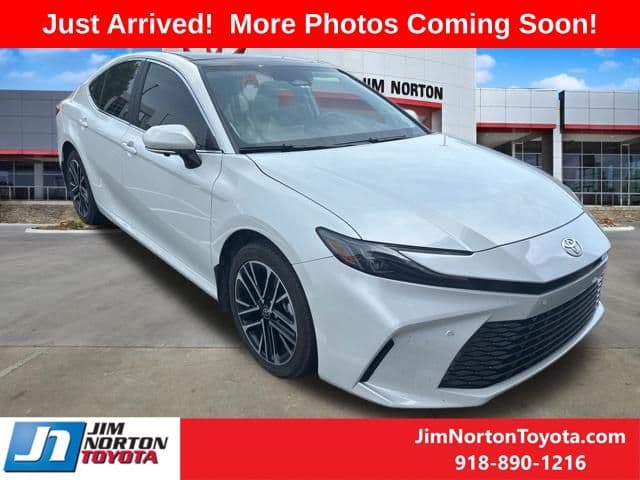 2025 Toyota Camry XLE — photo 1 of 13