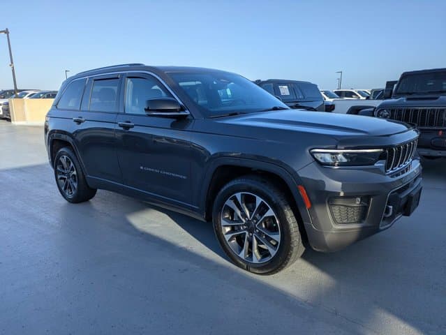 2022 Jeep Grand Cherokee Overland — photo 1 of 32