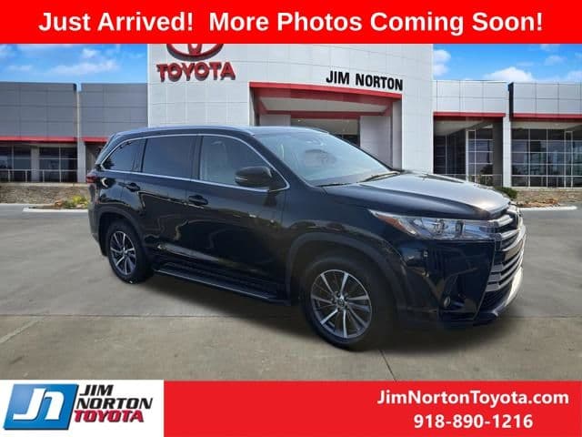 2017 Toyota Highlander XLE — photo 1 of 11