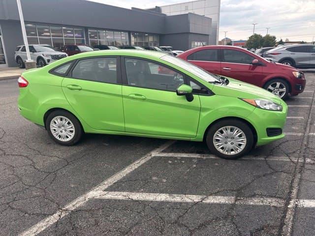 2014 Ford Fiesta SE — photo 1 of 28