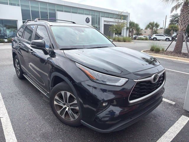2023 Toyota Highlander XLE — photo 1 of 25