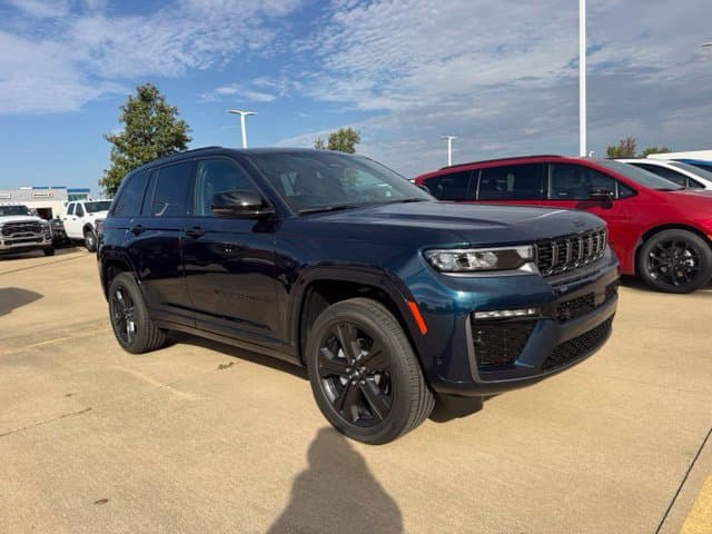 2027 Jeep Grand Cherokee Limited Reserve — photo 1 of 15