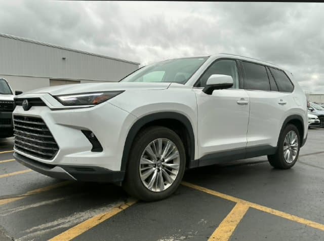 2025 Toyota Grand Highlander Platinum — photo 1 of 5