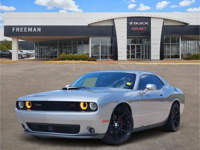 2015 Dodge Challenger R/T — photo 1 of 32
