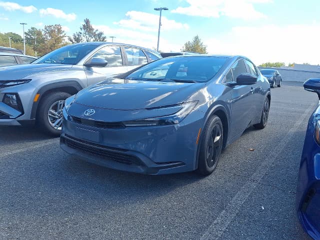 2025 Toyota Prius LE — photo 1 of 10