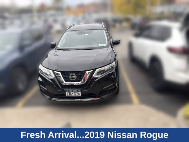 2019 Nissan Rogue S — photo 1 of 2