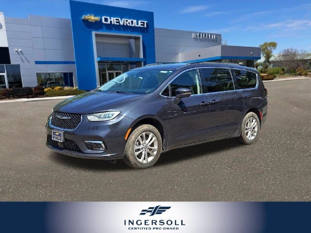 2021 Chrysler Pacifica Touring — photo 1 of 34