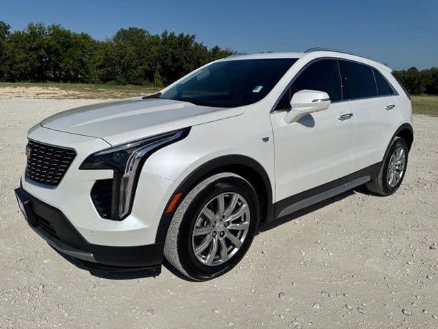 2022 Cadillac XT4 Premium Luxury — photo 1 of 27