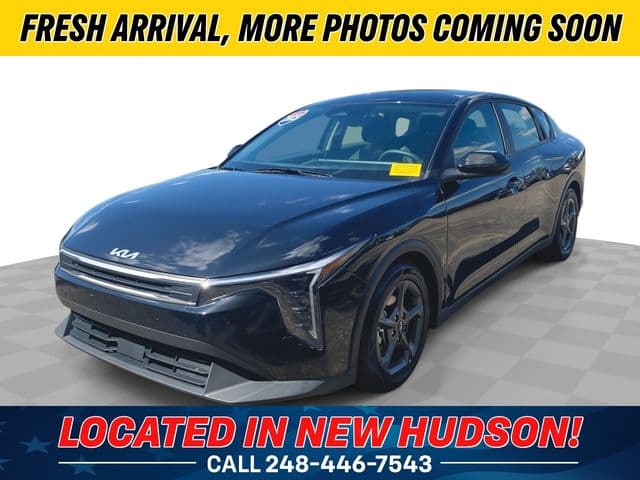 2025 Kia K4 LXS — photo 1 of 32