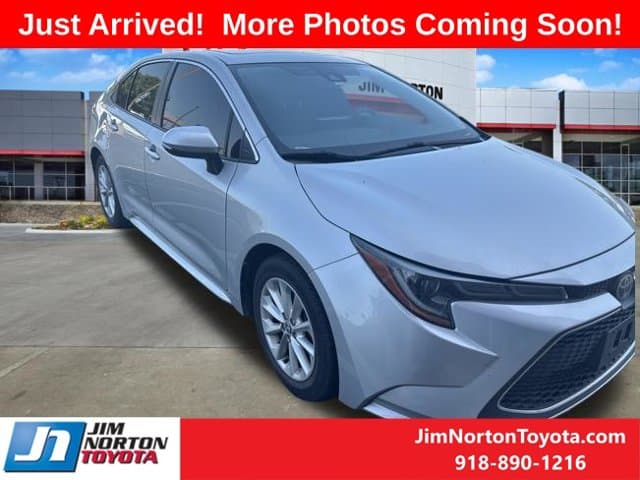 2020 Toyota Corolla XLE — photo 1 of 11
