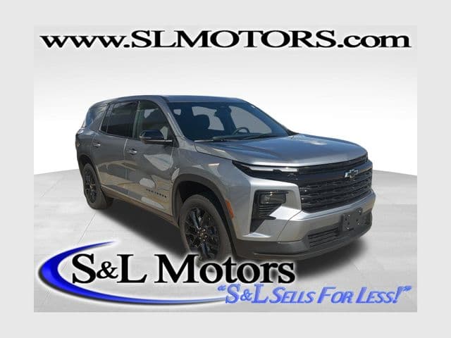 2024 Chevrolet Traverse LS — photo 1 of 13