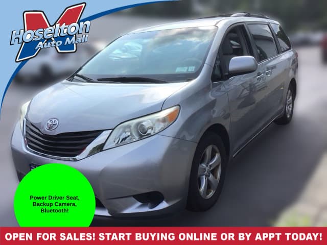 2012 Toyota Sienna LE — photo 1 of 2