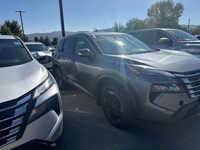2025 Nissan Rogue SV — photo 1 of 4