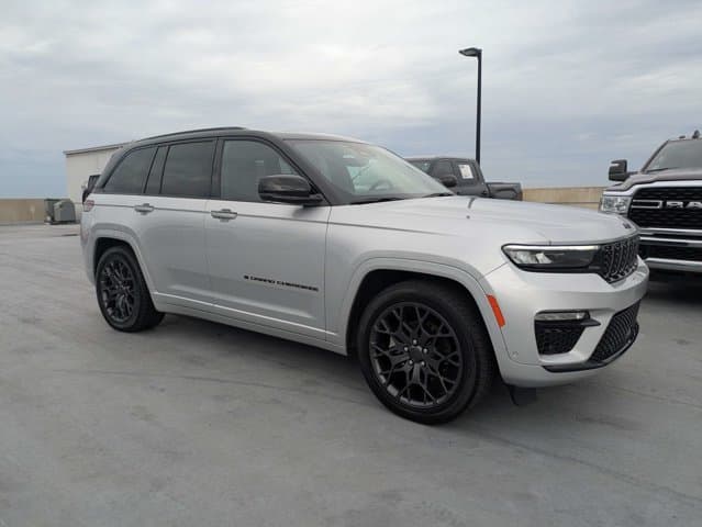 2025 Jeep Grand Cherokee Summit — photo 1 of 32