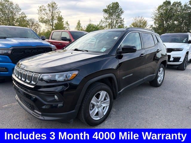 2022 Jeep Compass Latitude — photo 1 of 10